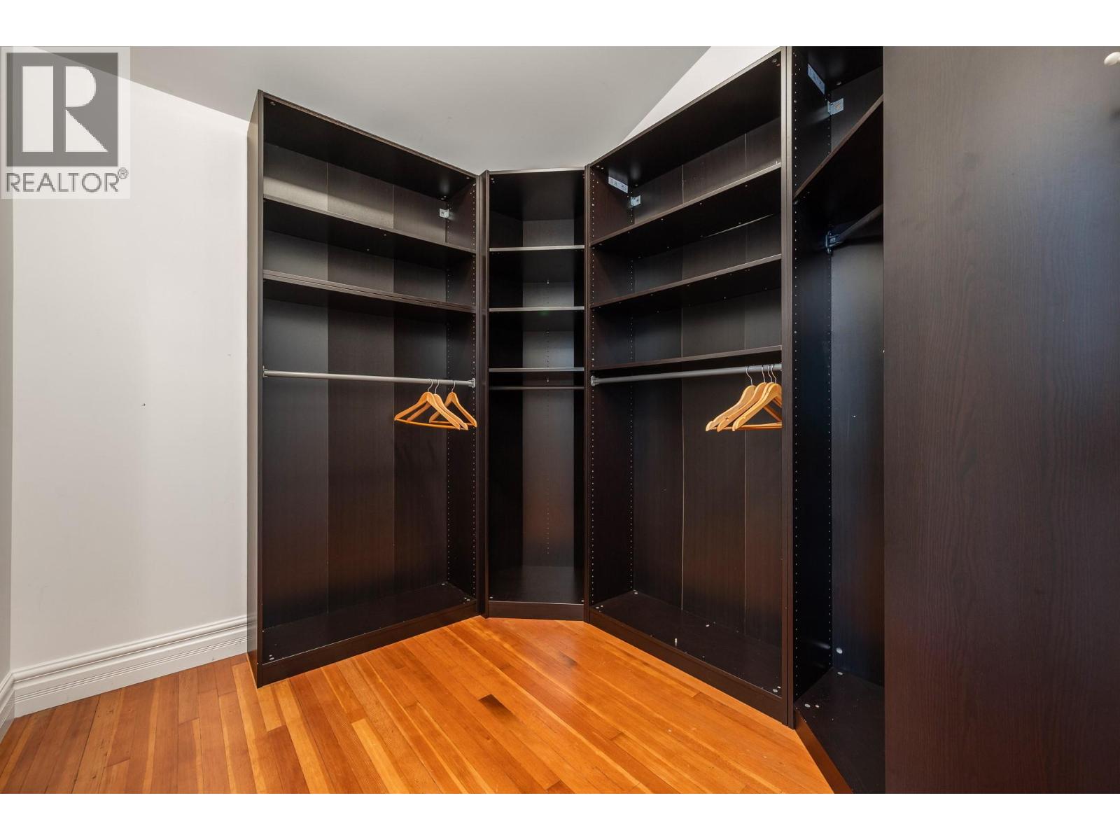 2501 30 Avenue - 25