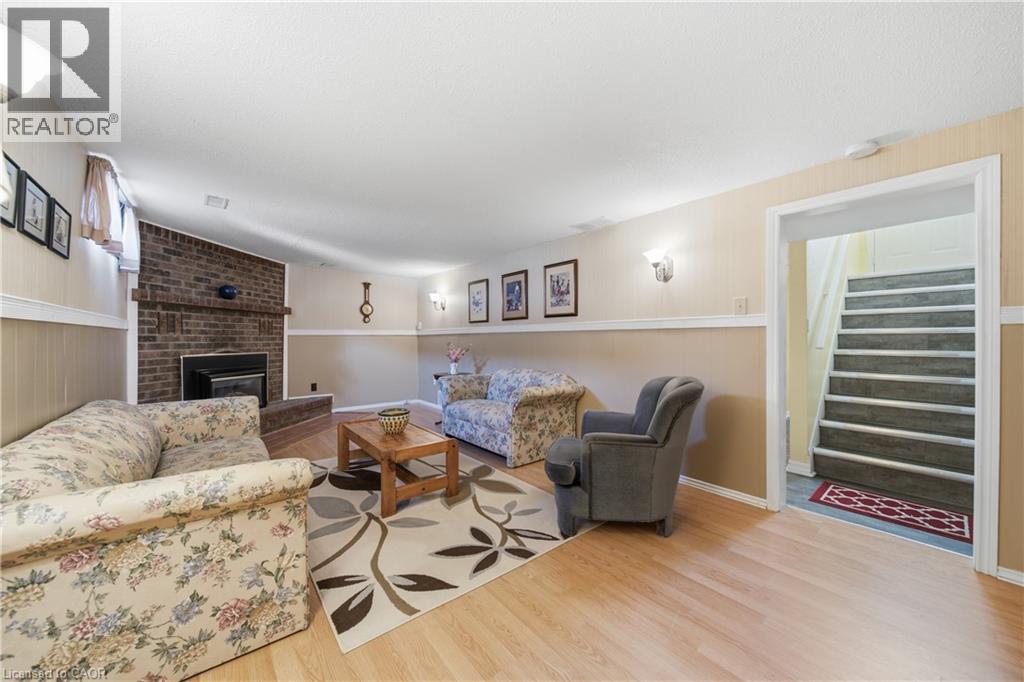 22 MOUNTFORD Drive - 22