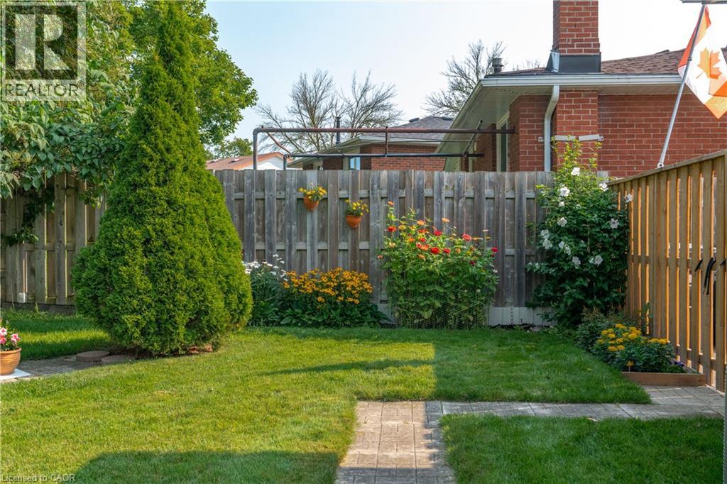 22 MOUNTFORD Drive - 32