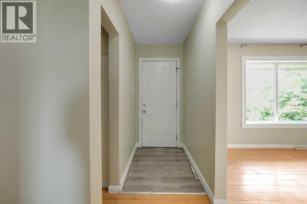 1506 36 Street SE - 3