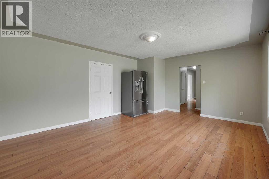 1506 36 Street SE - 4