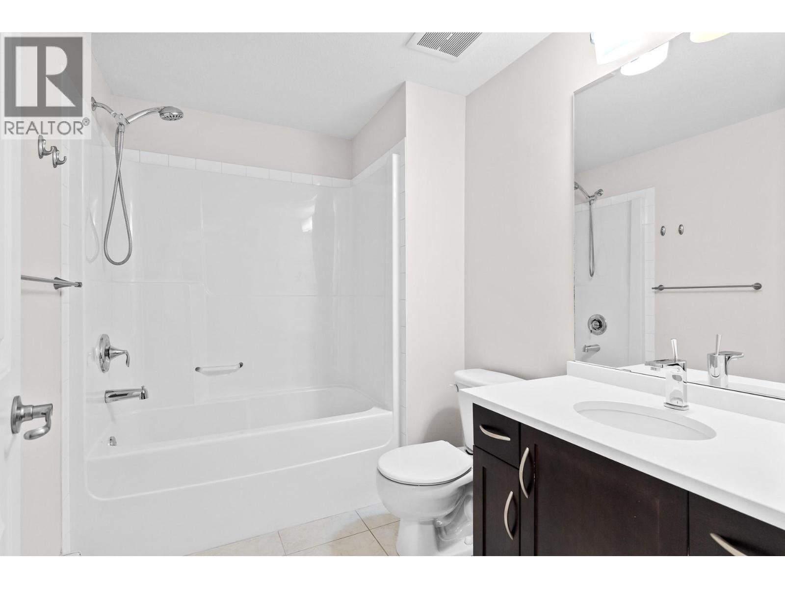 302 3735 Casorso Road, Kelowna