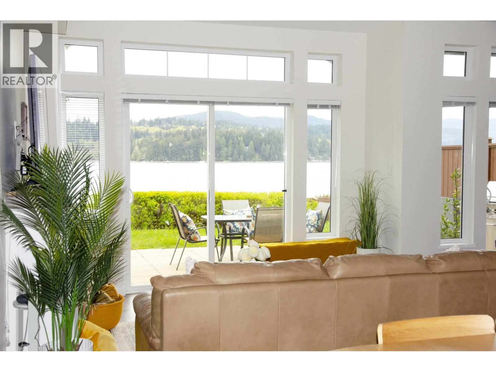 5915 BEACHGATE LANE, Sechelt