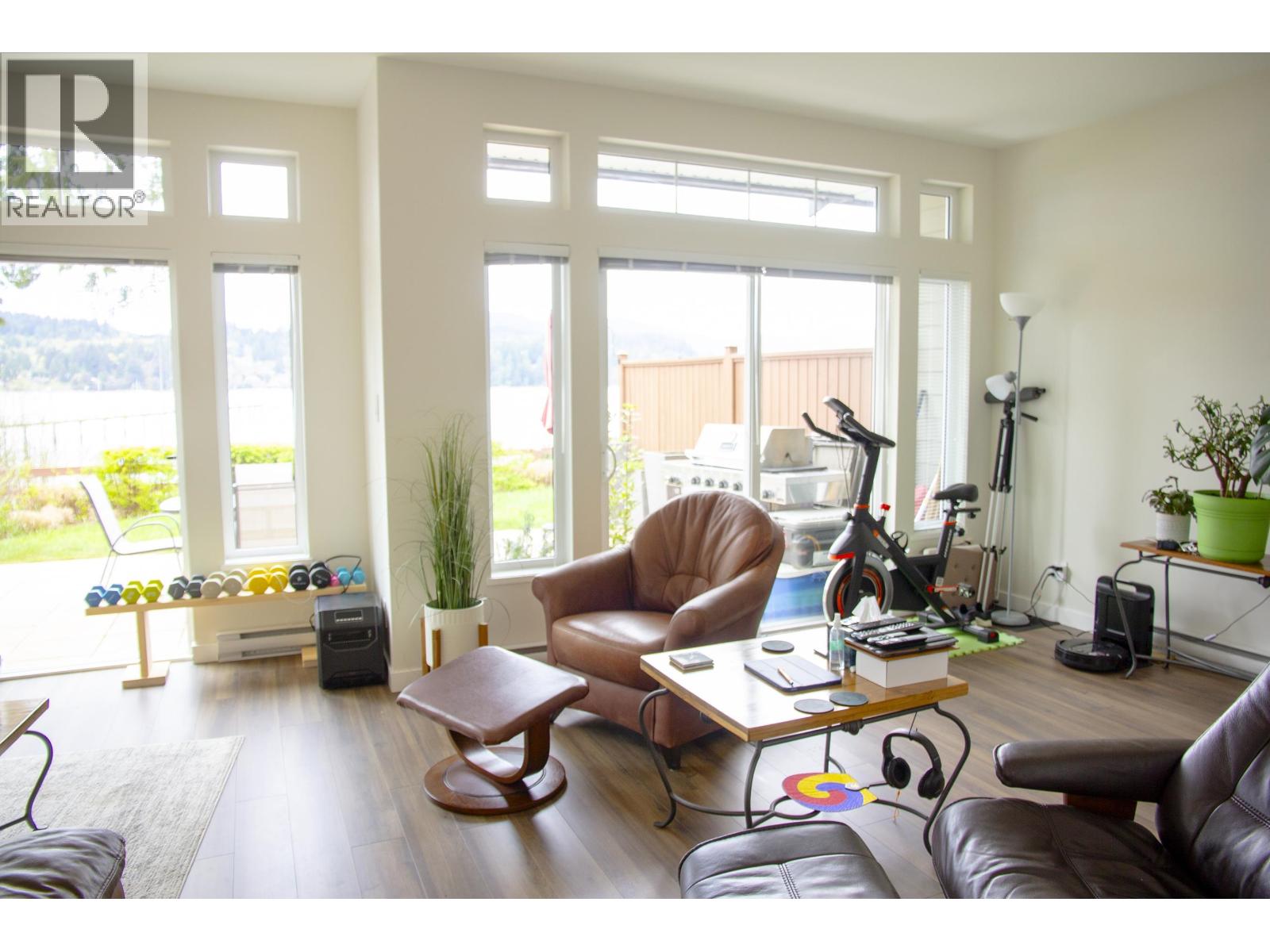 5915 BEACHGATE LANE, Sechelt