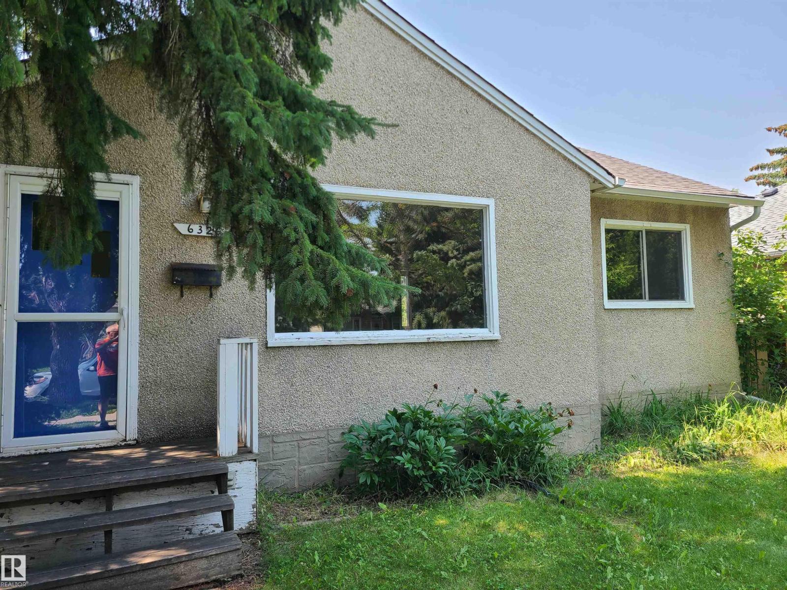 6326 109A ST NW, Parkallen (Edmonton), Edmonton photo 2