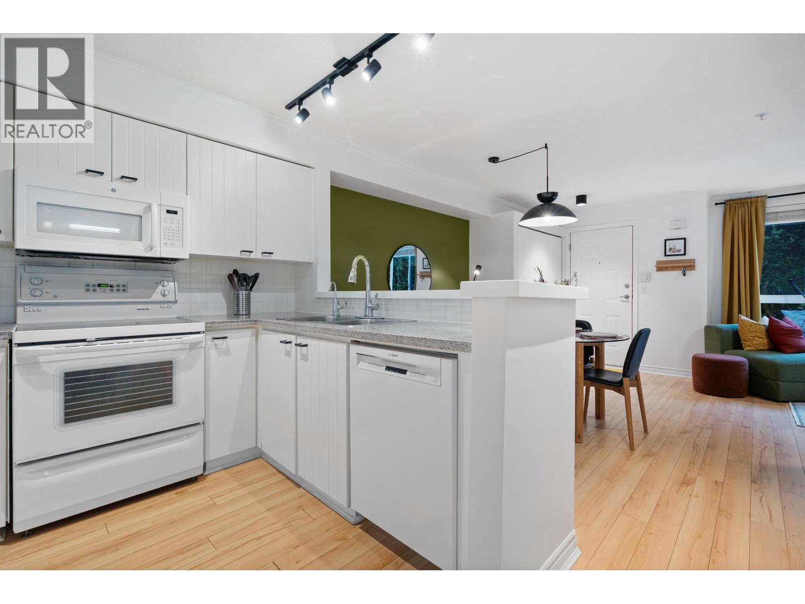 3 1005 LYNN VALLEY ROAD, North Vancouver