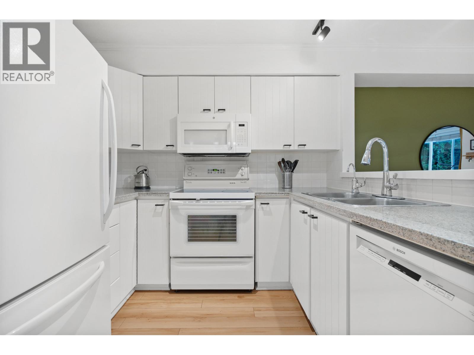 3 1005 LYNN VALLEY ROAD, North Vancouver