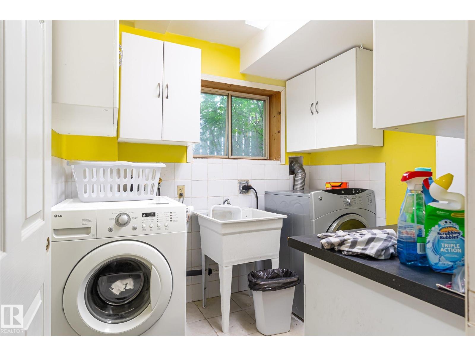 12435 46 Street NW - Photo 30
