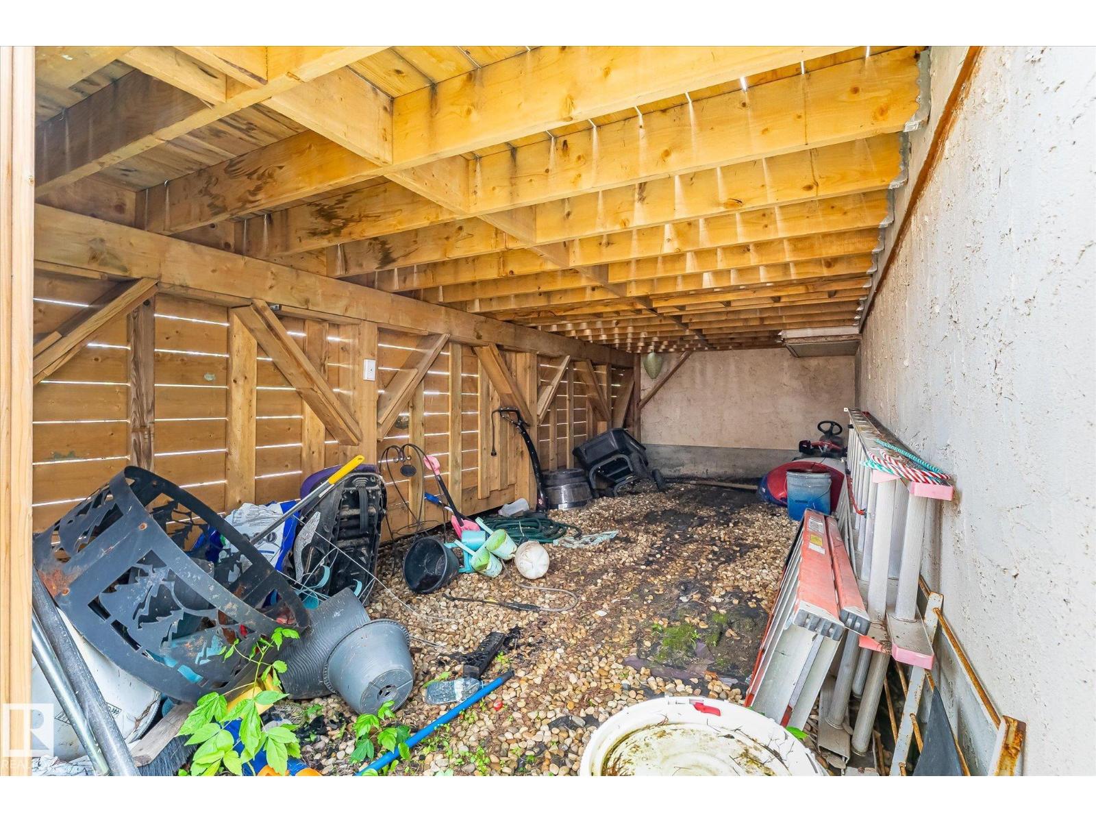 12435 46 Street NW - Photo 39