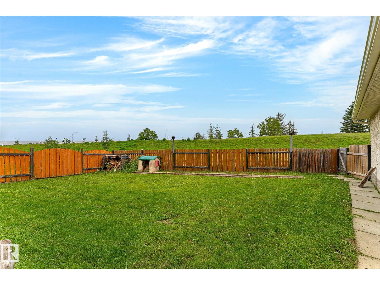 12435 46 Street NW - Photo 47