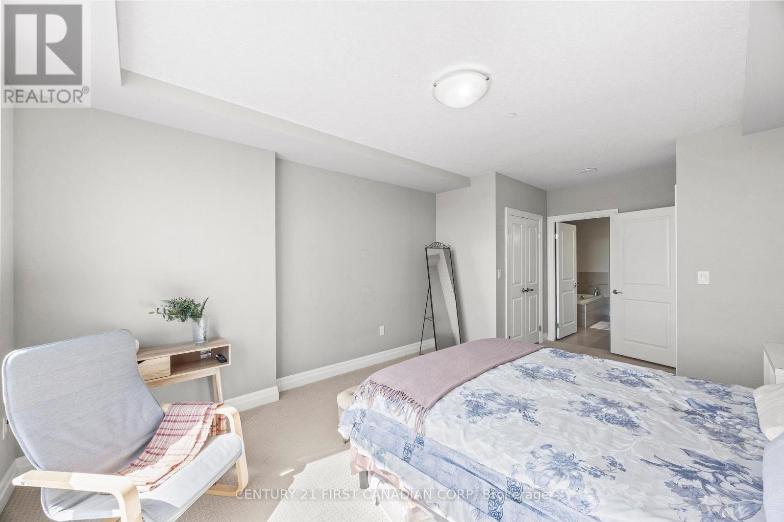 #605 240 VILLAGE WALK BOULEVARD - Image 21