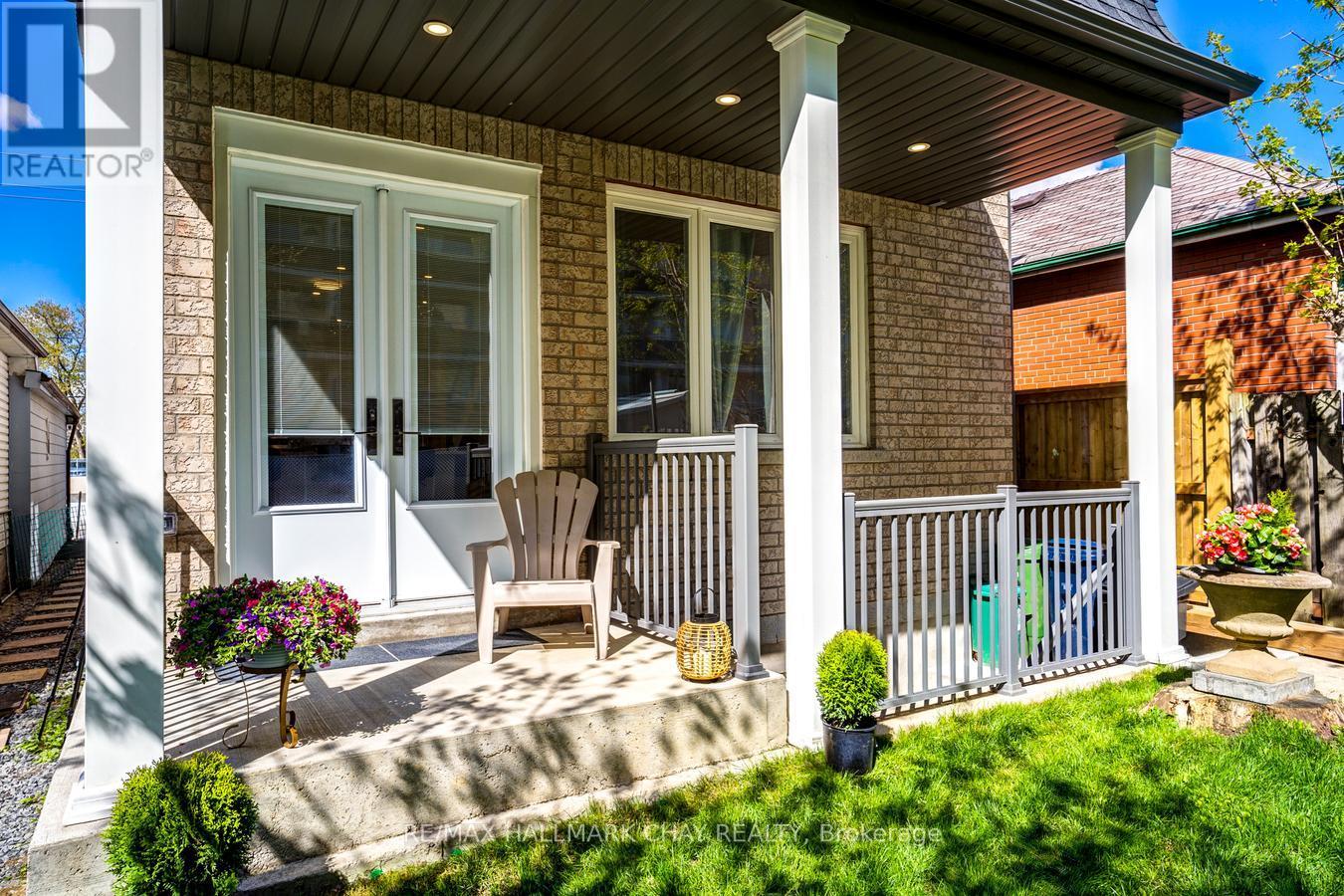 611 NORTHCLIFFE BOULEVARD - 32