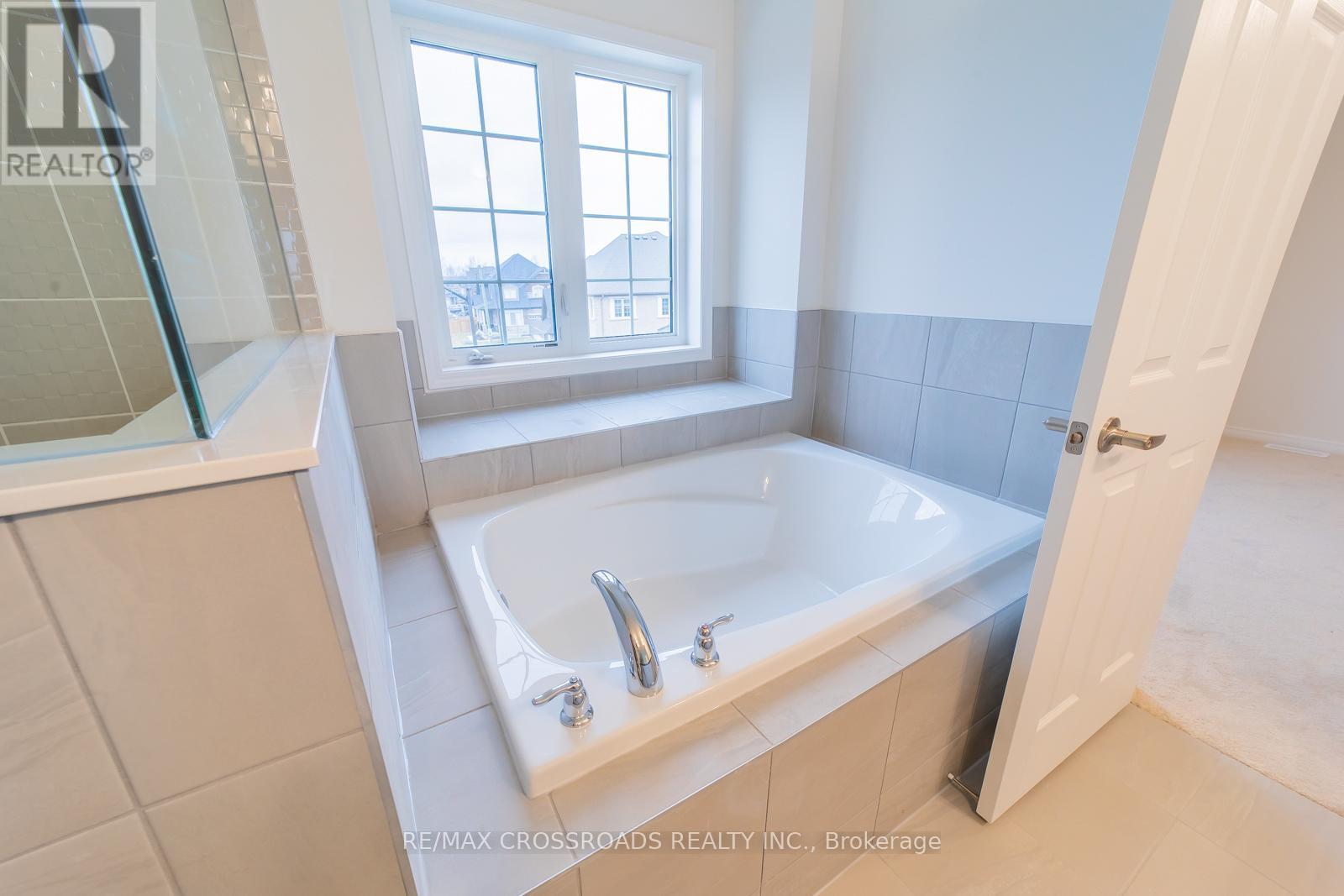 332 CORONATION ROAD - 21
