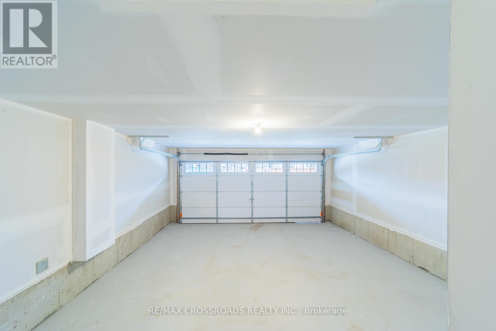 332 CORONATION ROAD - 32