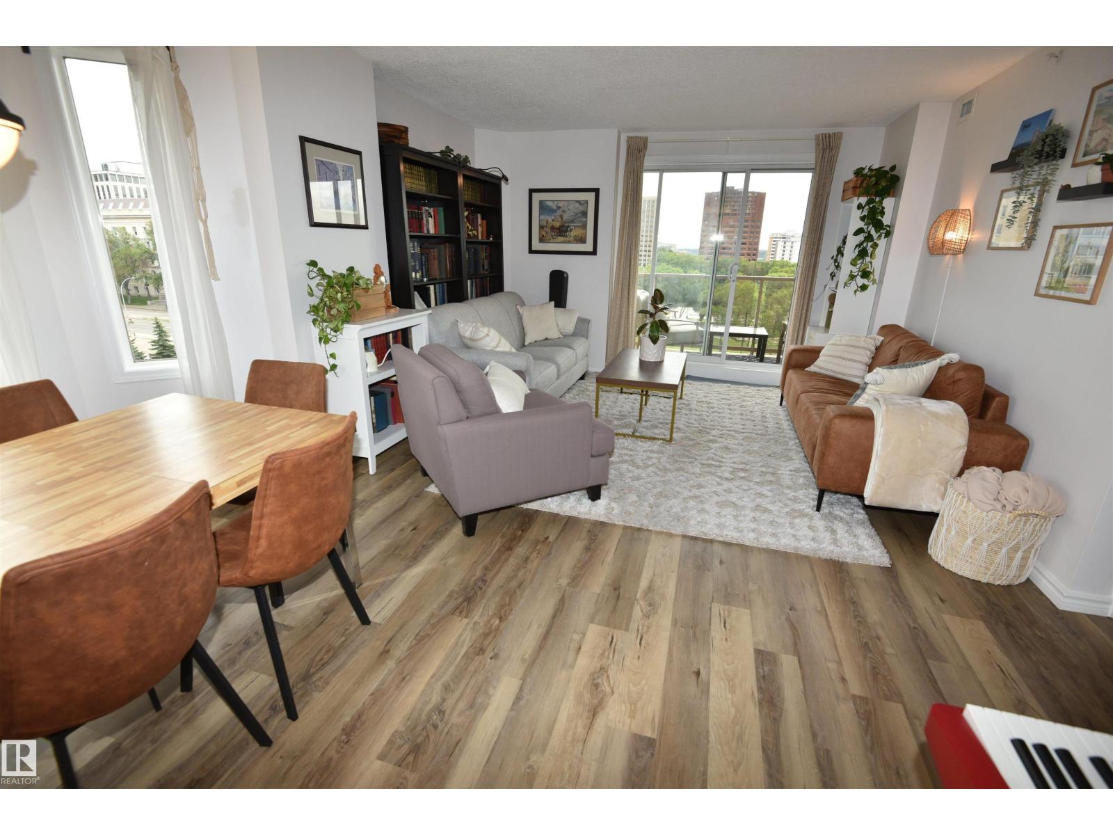 #706 9741 110 ST NW, Wîhkwêntôwin, Edmonton photo 1