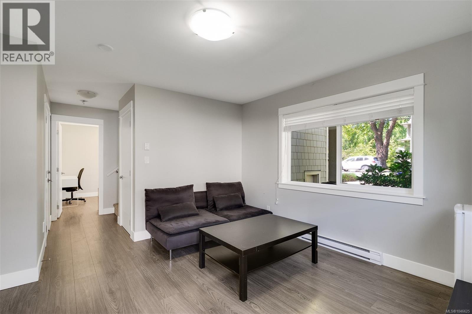 1 2923 Shelbourne Street, Victoria