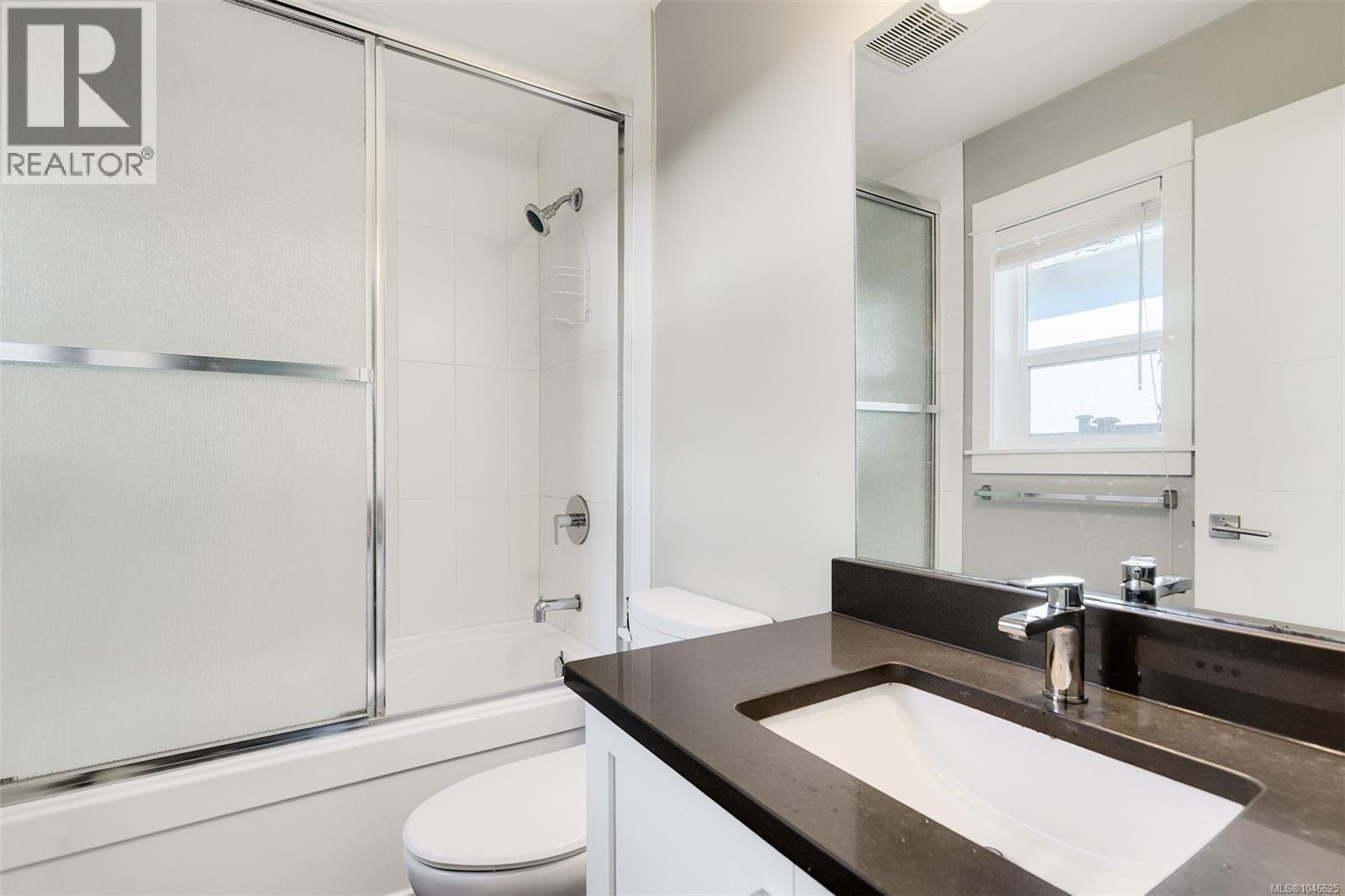 1 2923 Shelbourne Street, Victoria