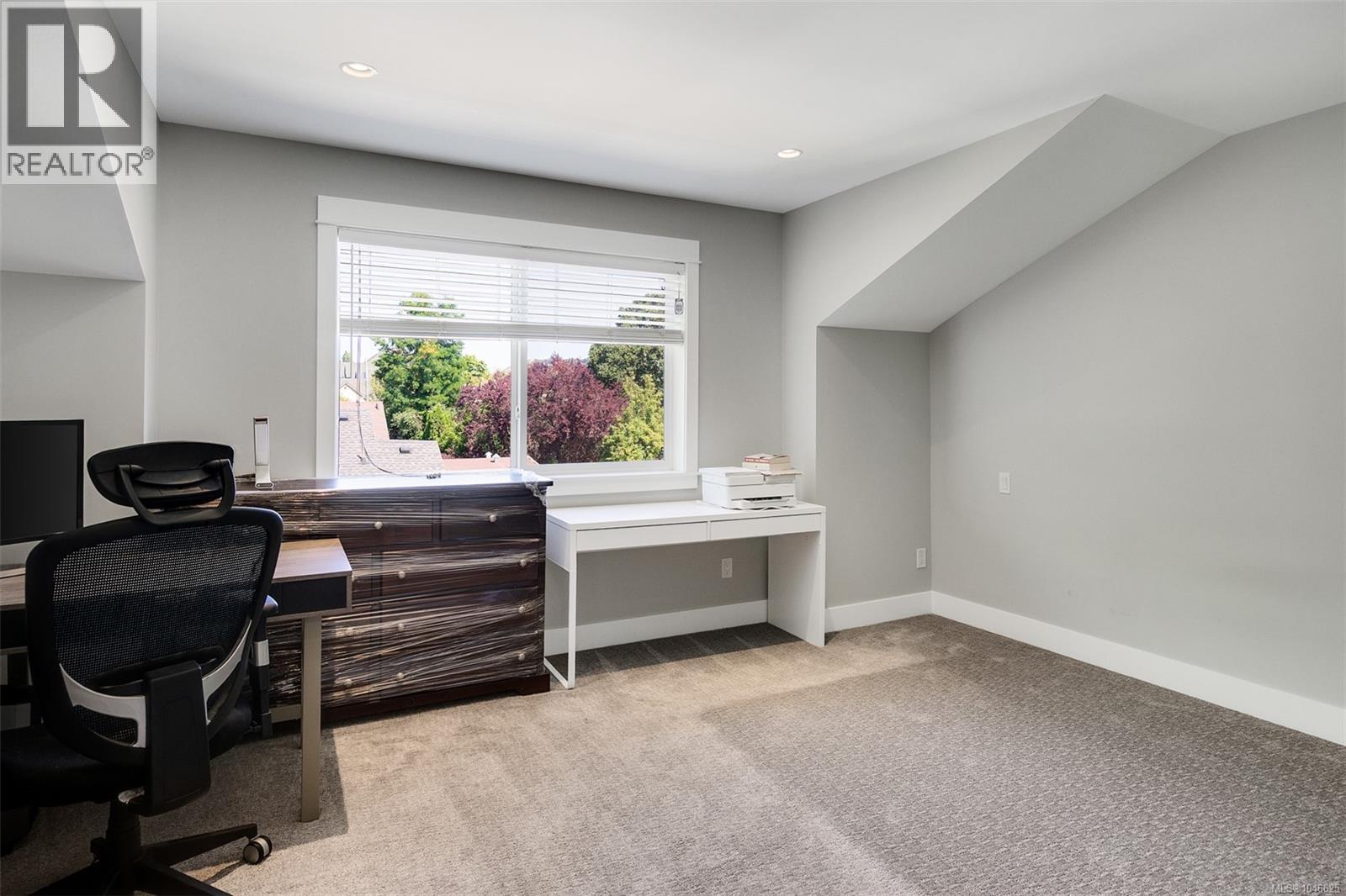 1 2923 Shelbourne Street, Victoria