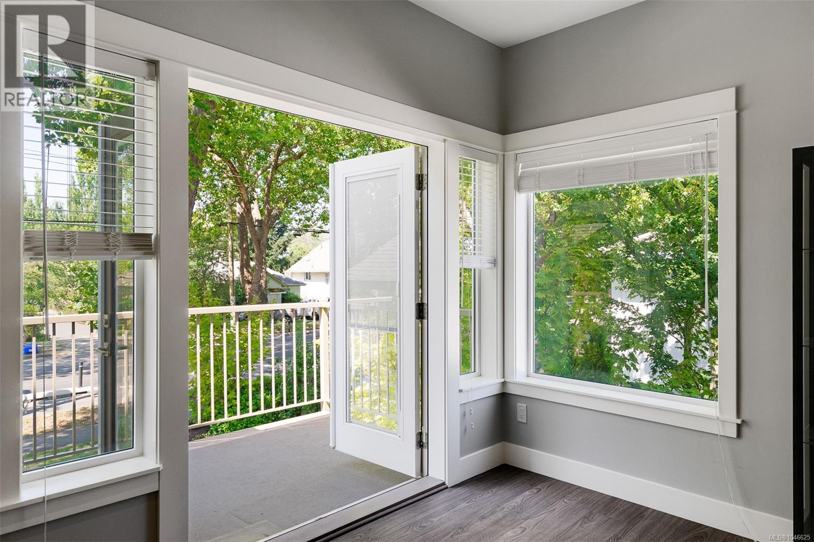 1 2923 Shelbourne Street, Victoria