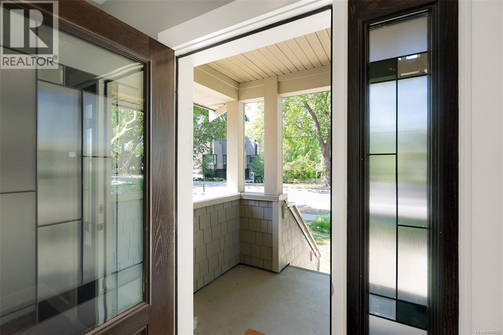 1 2923 Shelbourne Street, Victoria