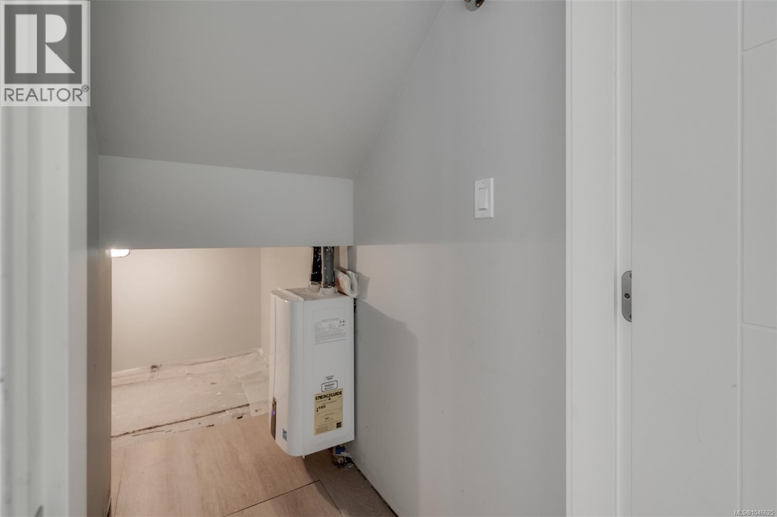 1 2923 Shelbourne Street, Victoria