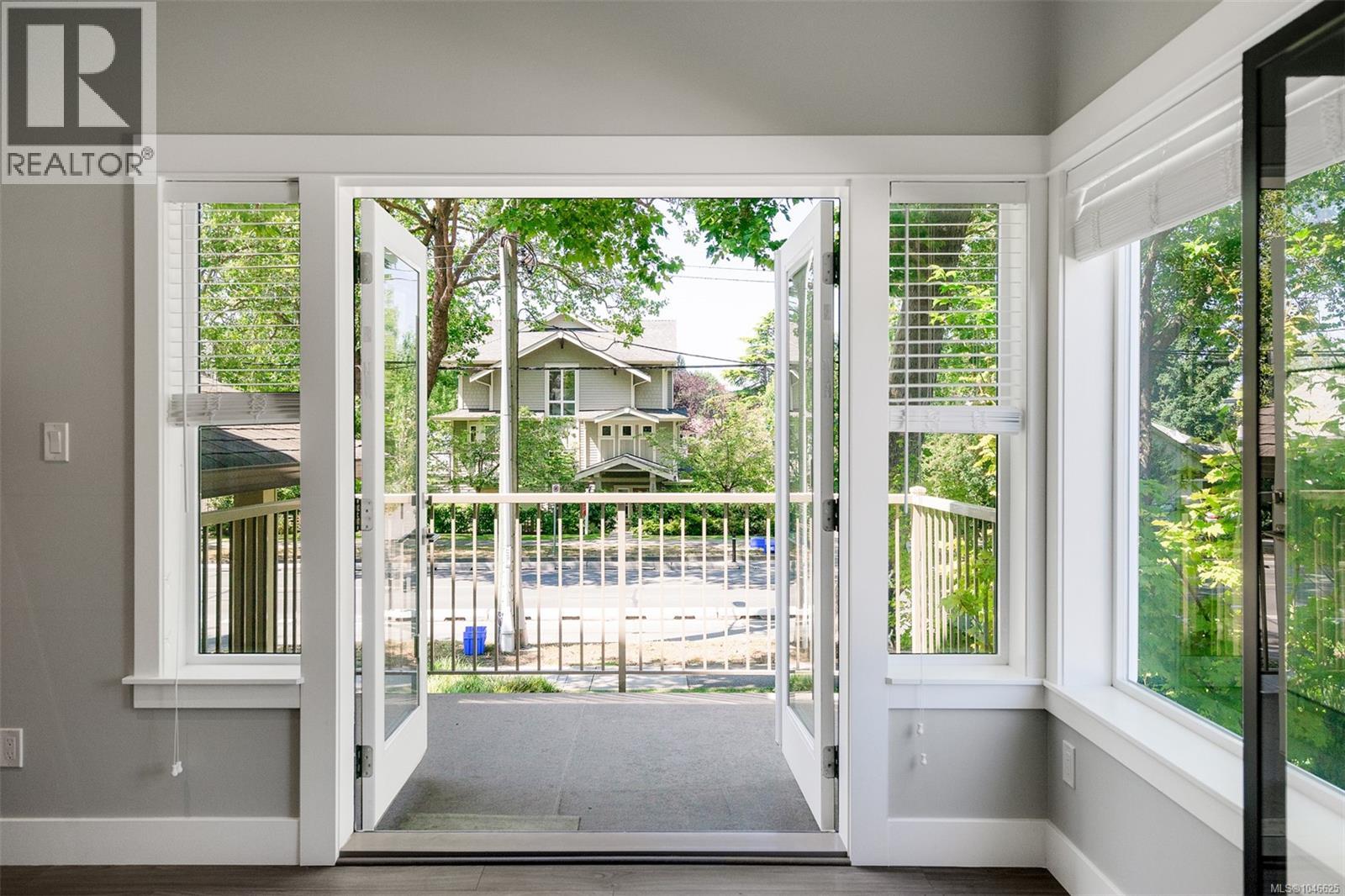 1 2923 Shelbourne Street, Victoria