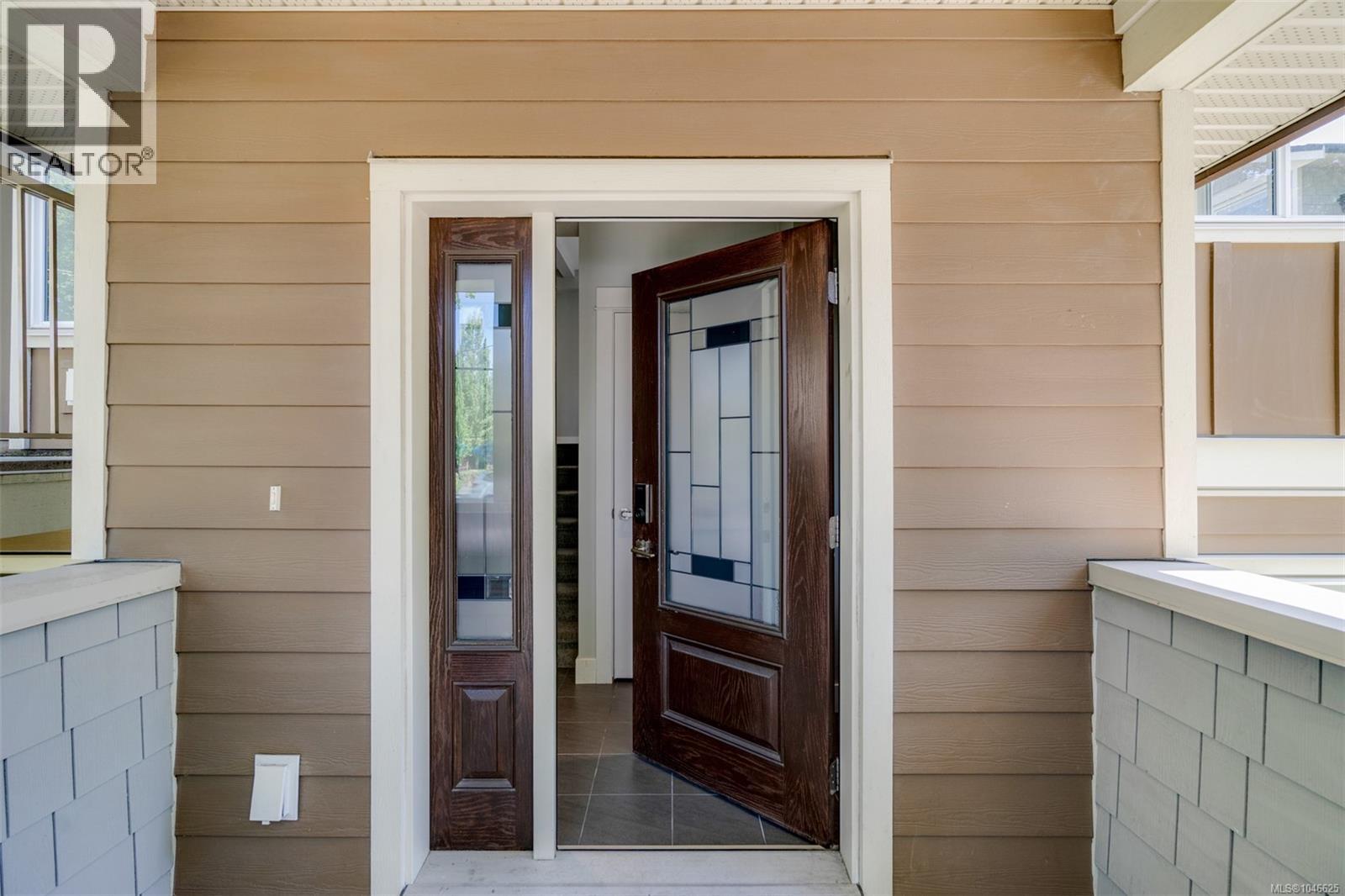 1 2923 Shelbourne Street, Victoria