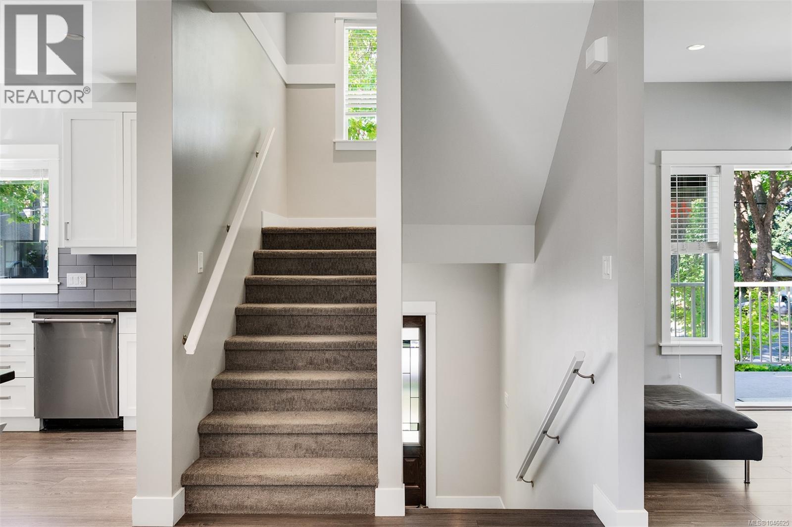 1 2923 Shelbourne Street, Victoria