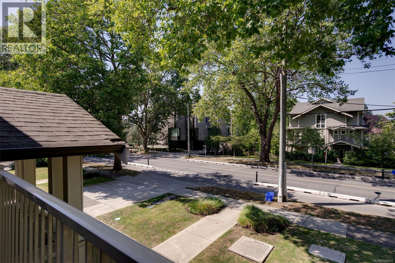 1 2923 Shelbourne Street, Victoria