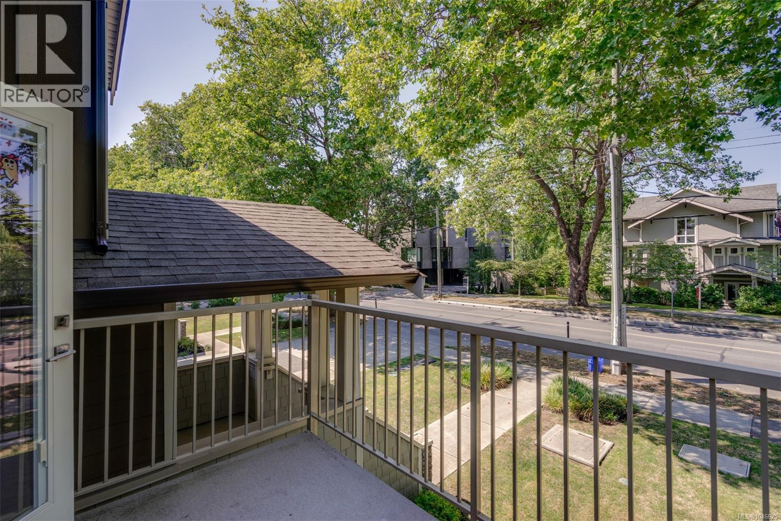 1 2923 Shelbourne Street, Victoria