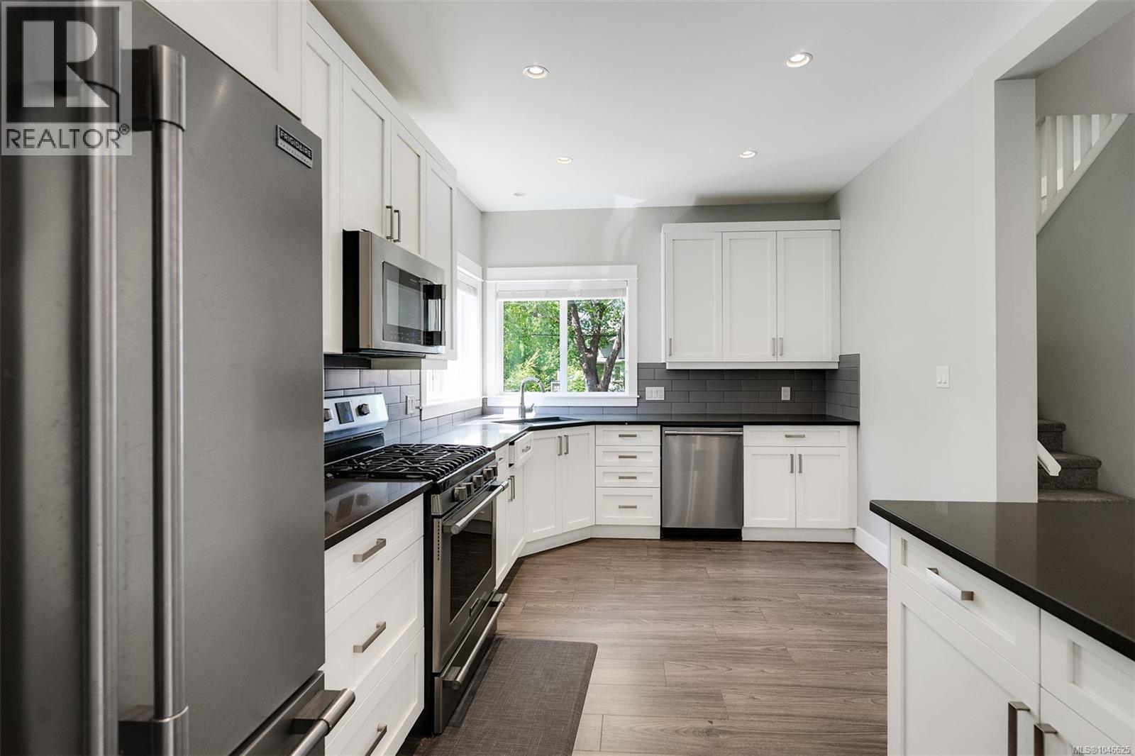 1 2923 Shelbourne Street, Victoria