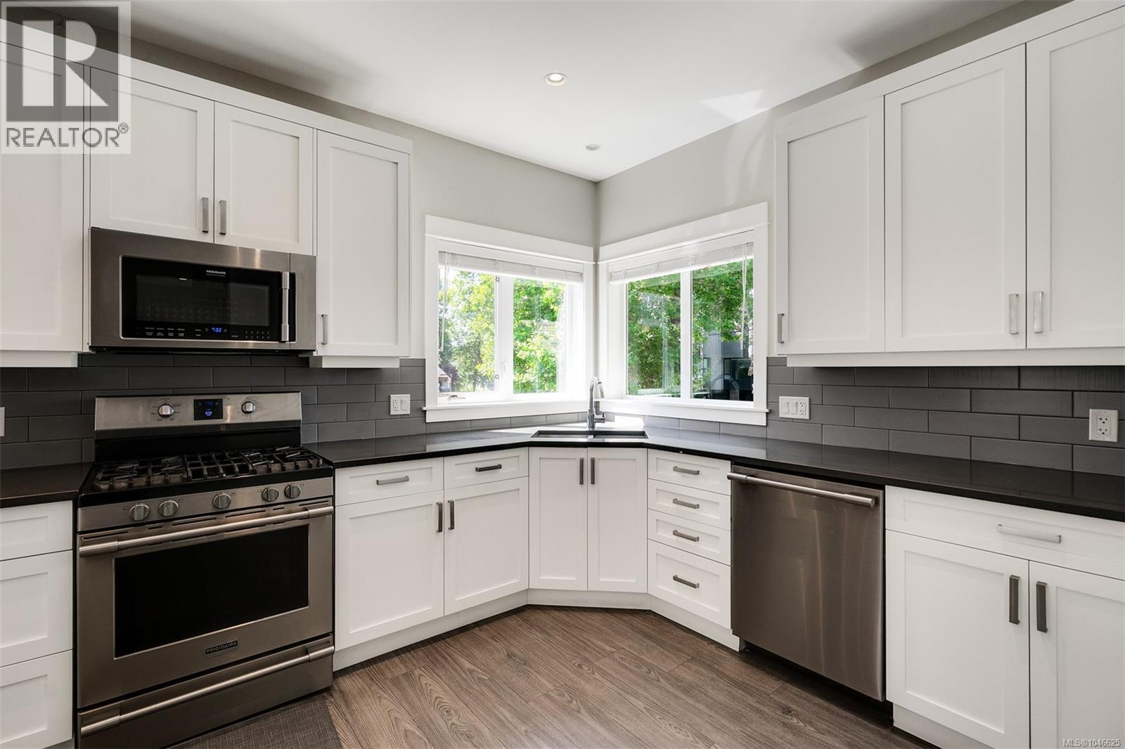 1 2923 Shelbourne Street, Victoria