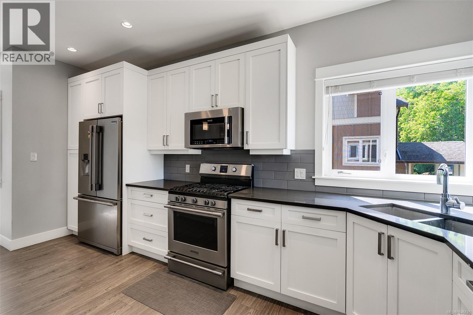 #1 2923 Shelbourne St - 30