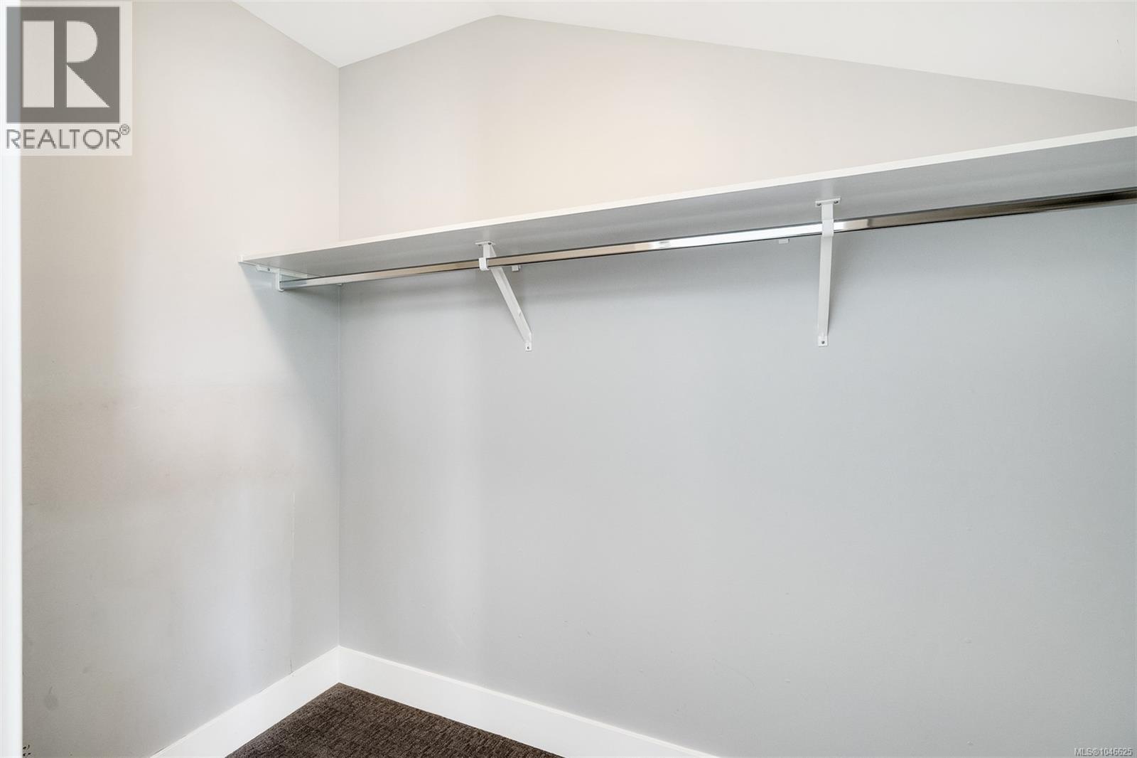 1 2923 Shelbourne Street, Victoria