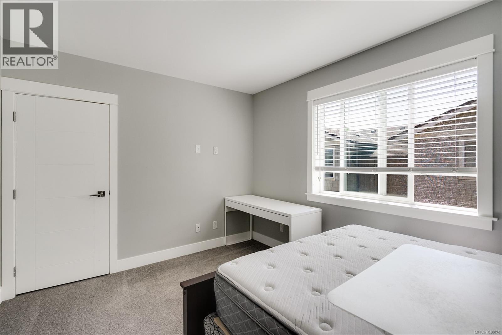 1 2923 Shelbourne Street, Victoria