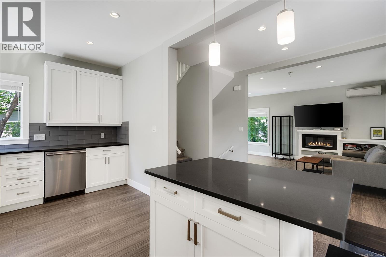 1 2923 Shelbourne Street, Victoria