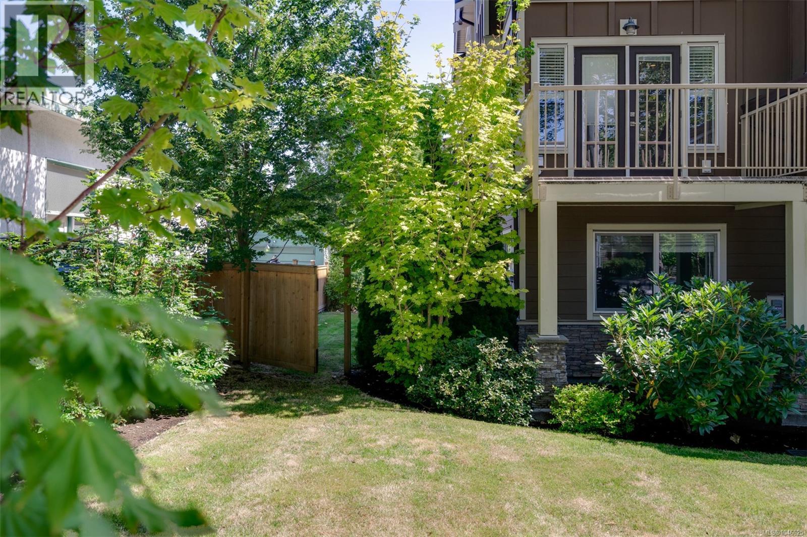 1 2923 Shelbourne Street, Victoria