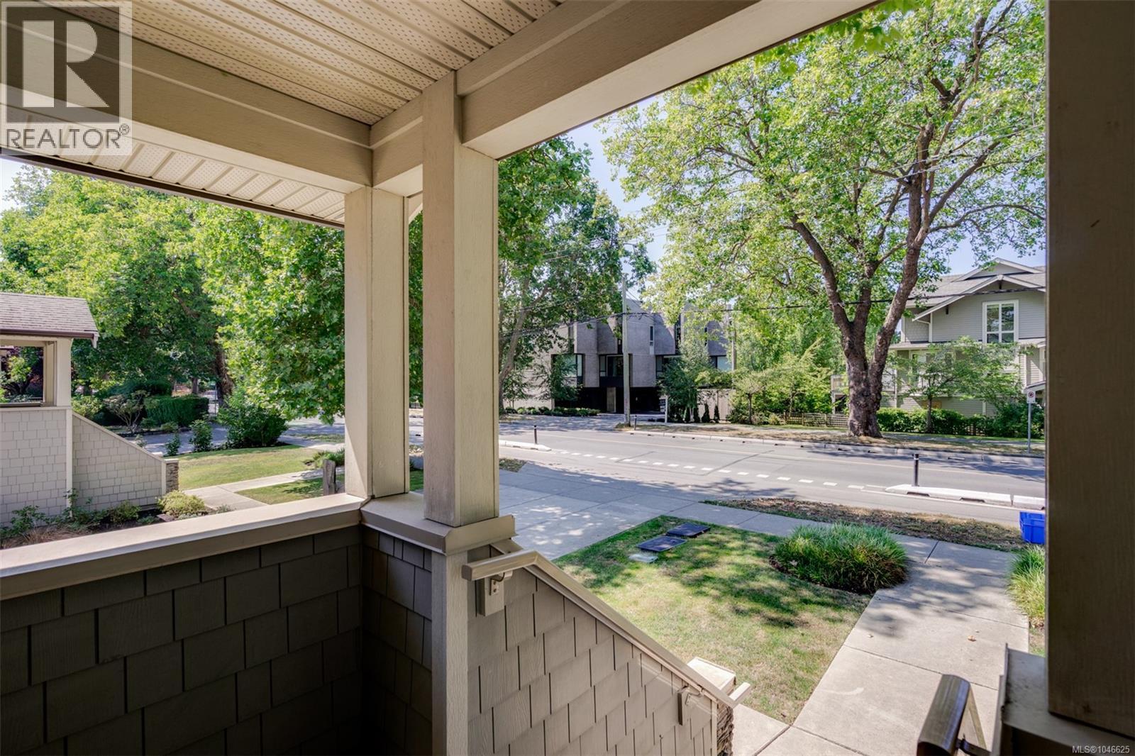 1 2923 Shelbourne Street, Victoria