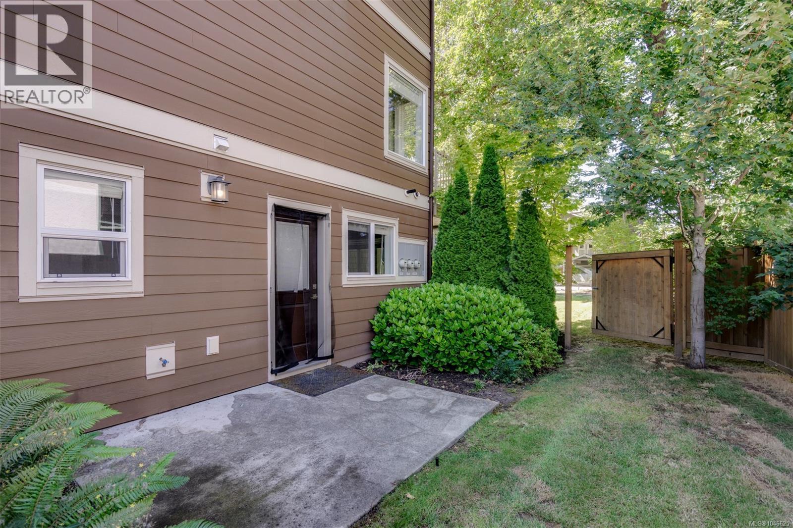 #1 2923 Shelbourne St - 58