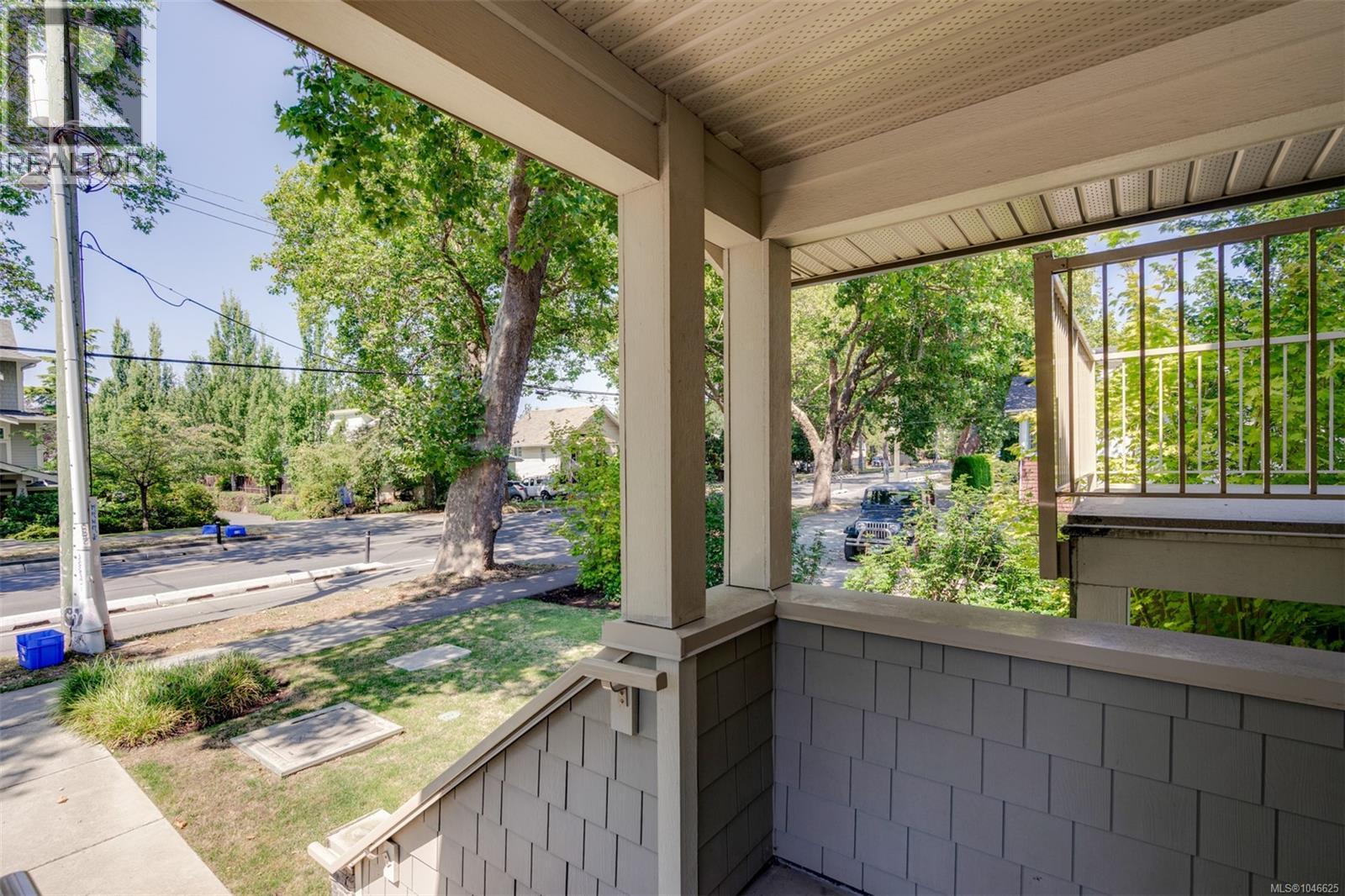 1 2923 Shelbourne Street, Victoria