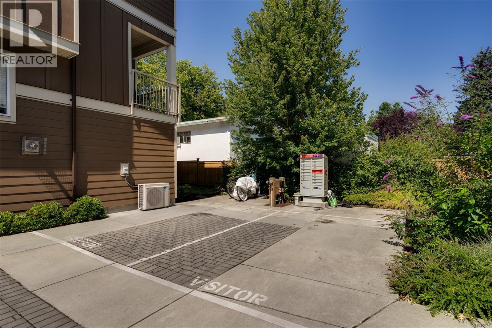 1 2923 Shelbourne Street, Victoria