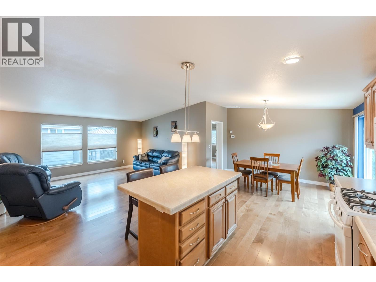 8300 GALLAGHER LK FRONTAGE Road Unit# 7, Oliver