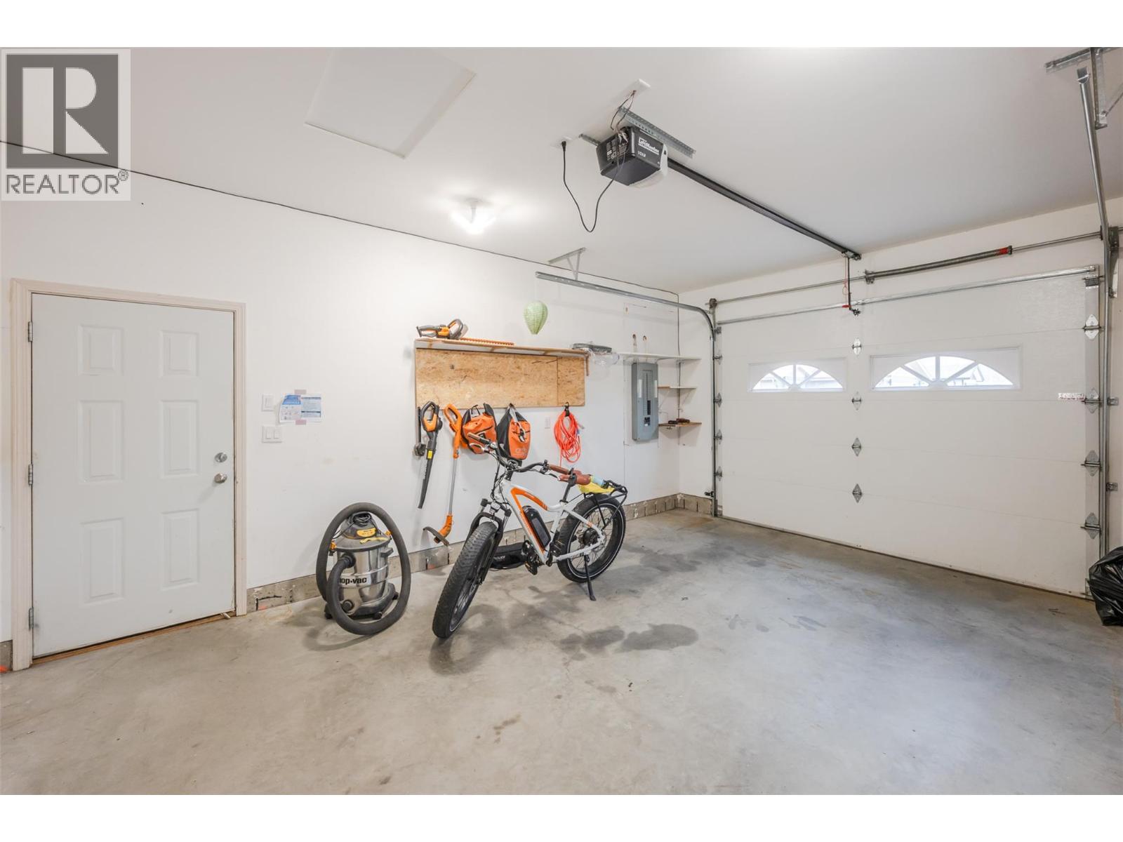 8300 GALLAGHER LK FRONTAGE Road Unit# 7, Oliver