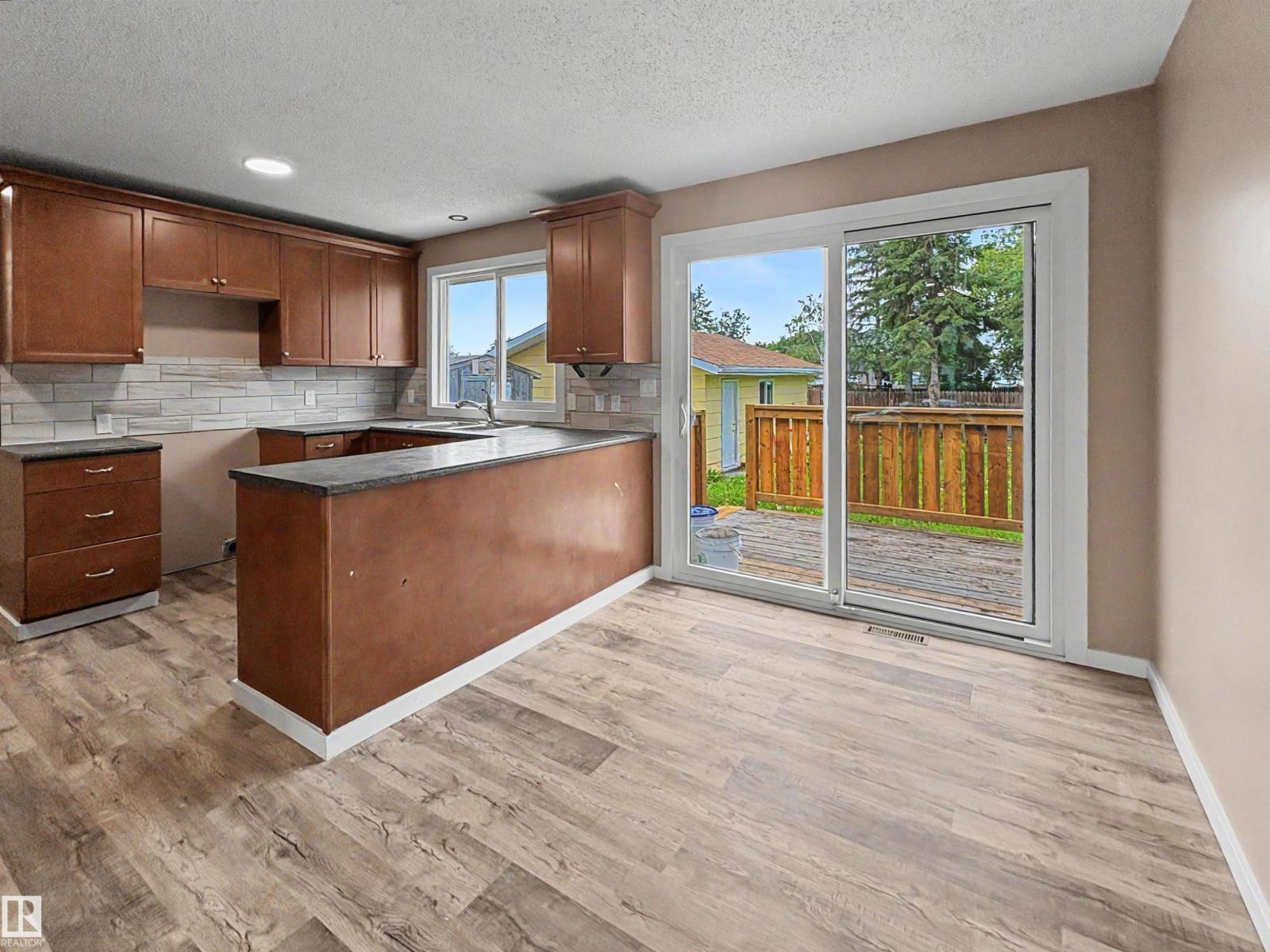 4418 45 Avenue - Photo 5