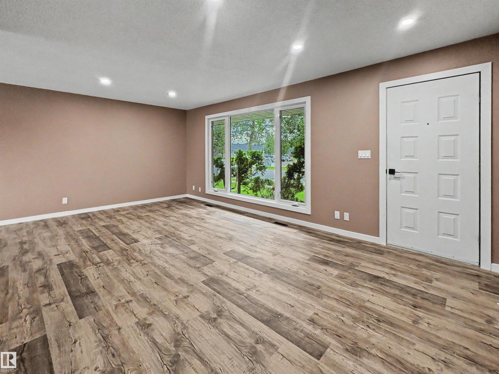 4418 45 Avenue