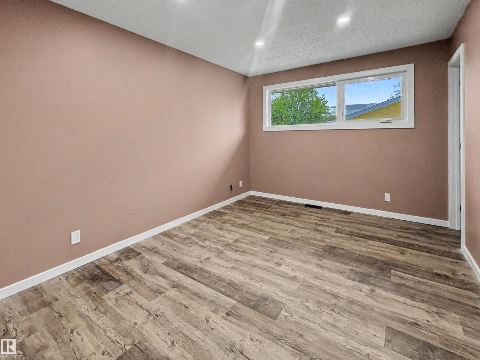 4418 45 Avenue - Photo 7