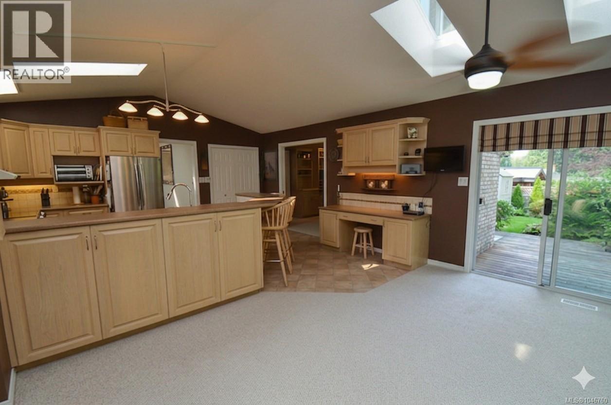 766 Canyon Cres - 10