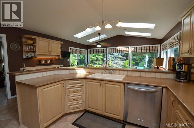 766 Canyon Cres - Image 8