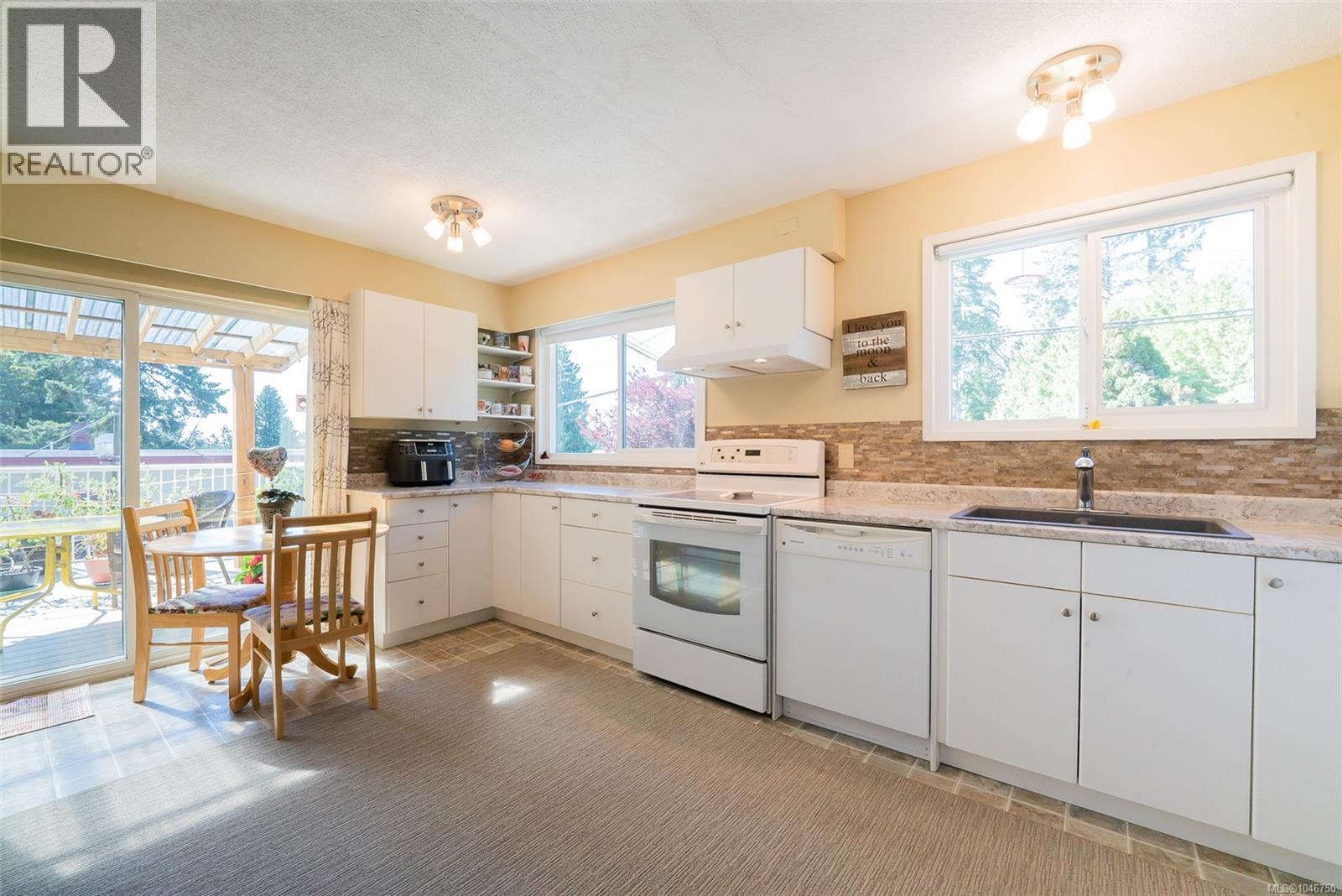 3362 Uplands Dr - Image 11