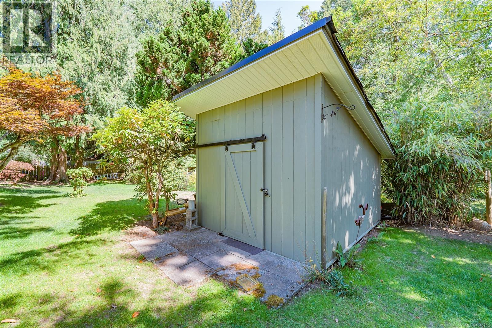 3362 Uplands Dr - Image 25